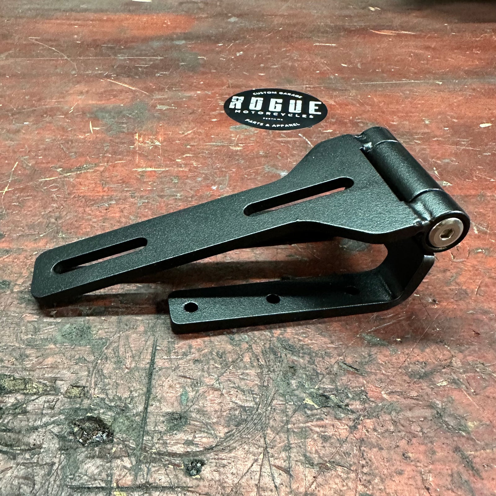 BMW R18 sprung bobber seat kit