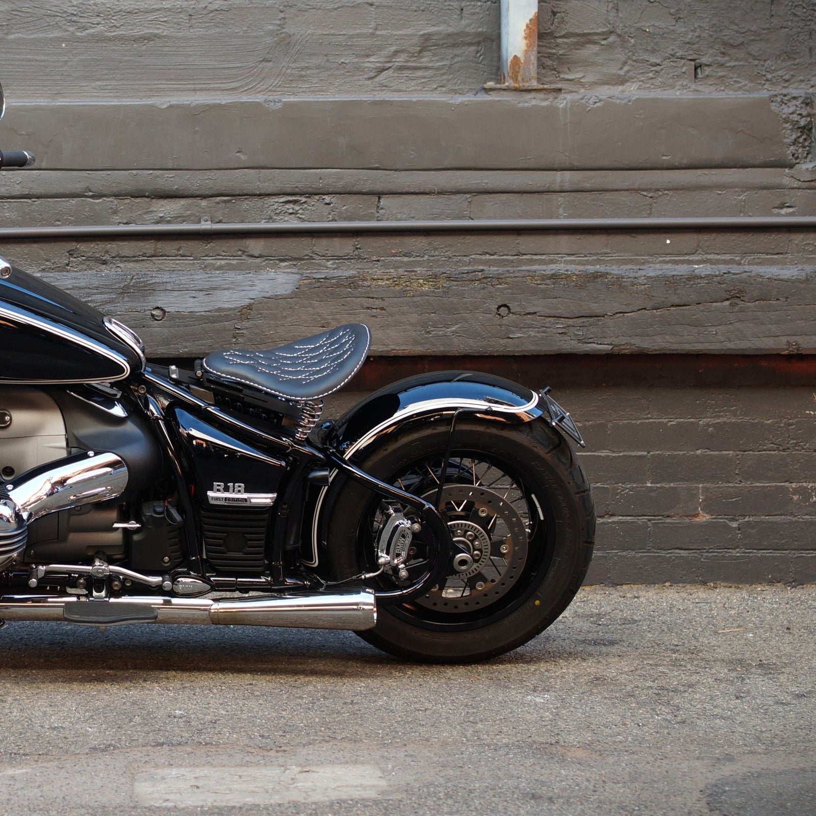 BMW R18 bobber kit spring seat rogue motorcycles