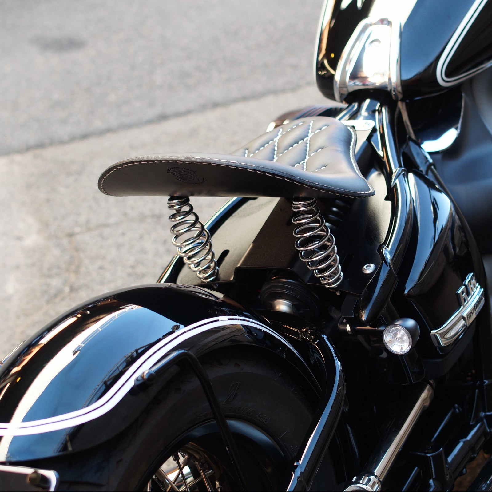 BMW R18 bobber kit spring seat rogue motorcycles