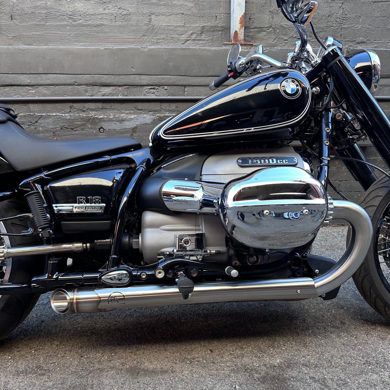 BMW R18 “Strawberry Bombs” slip on system