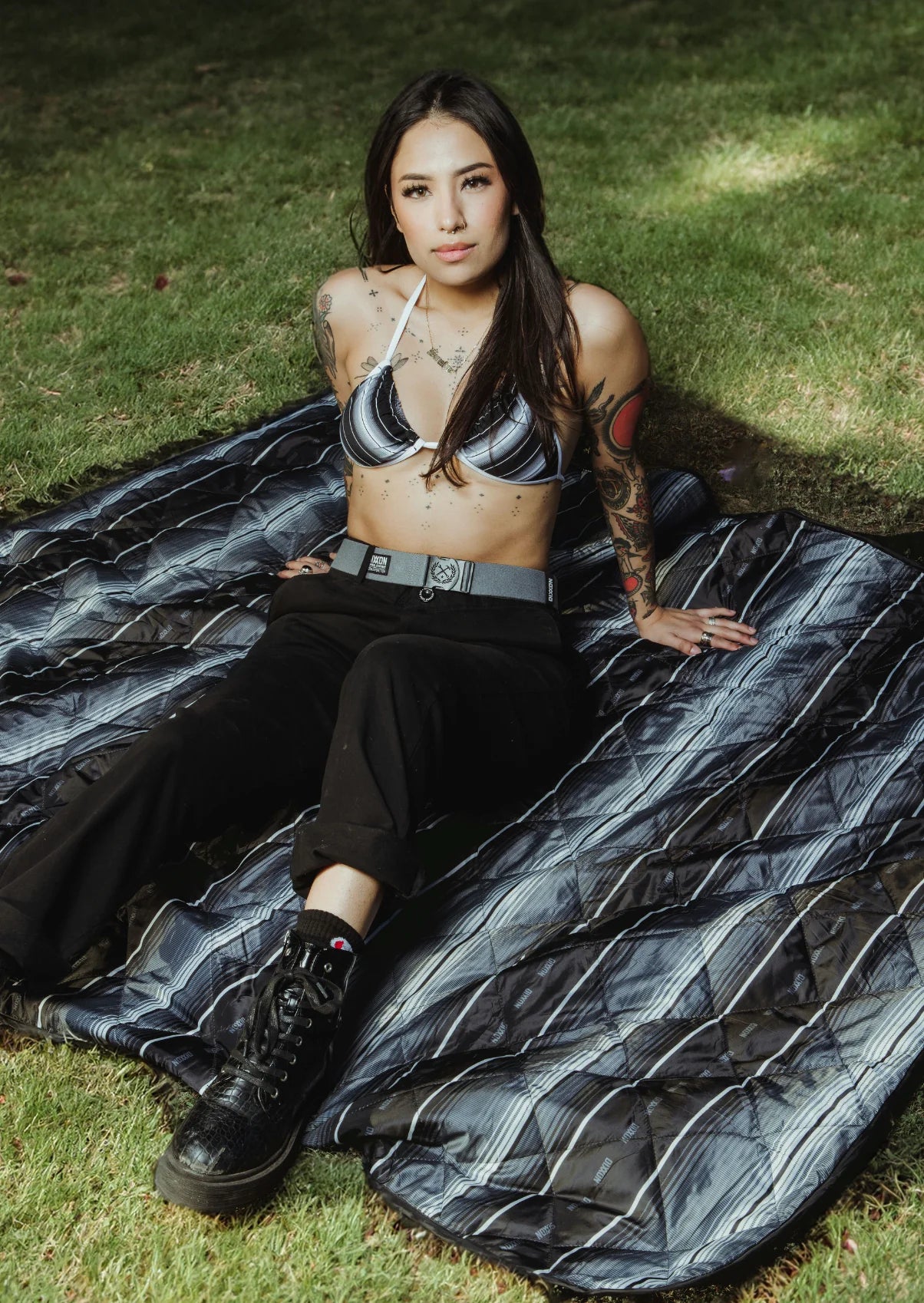 BLACK SERAPE ADVENTURE BLANKET