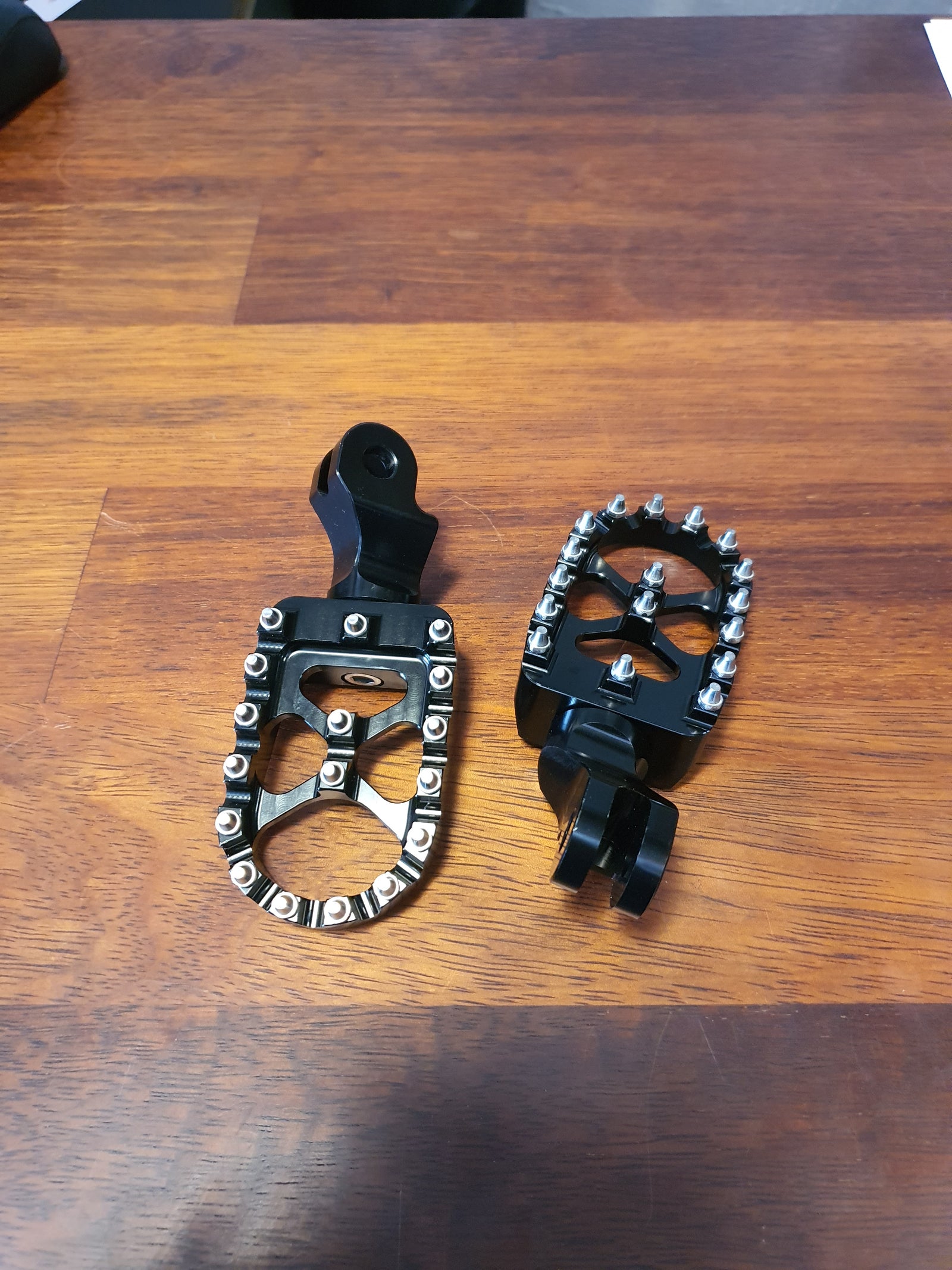 MX style Foot Pegs for Triumph