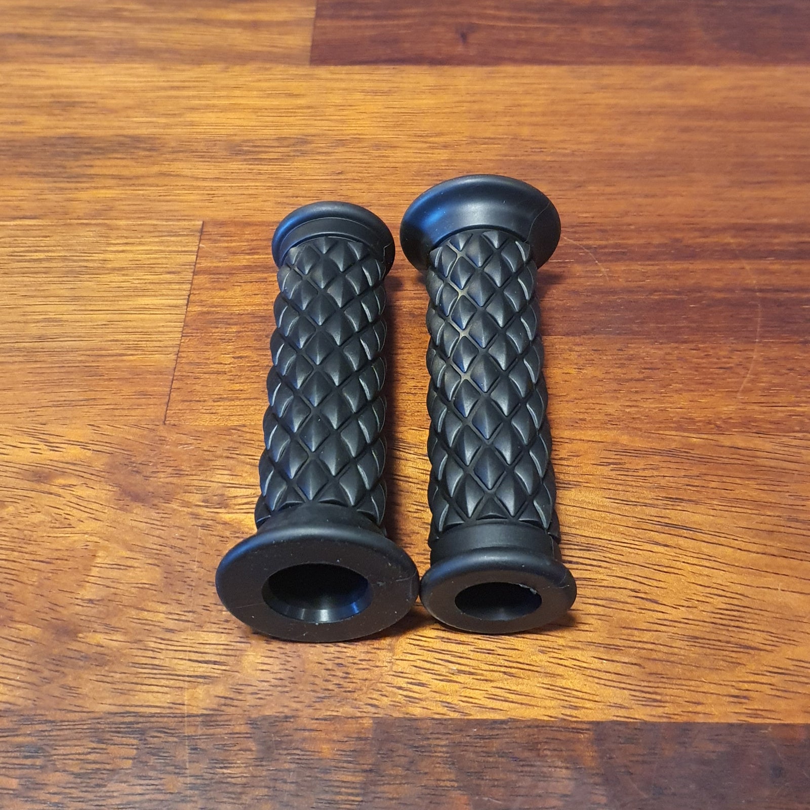 Rogue motorcycles perth australia cafe racer bobber tracker custom bike grips brown diamond black
