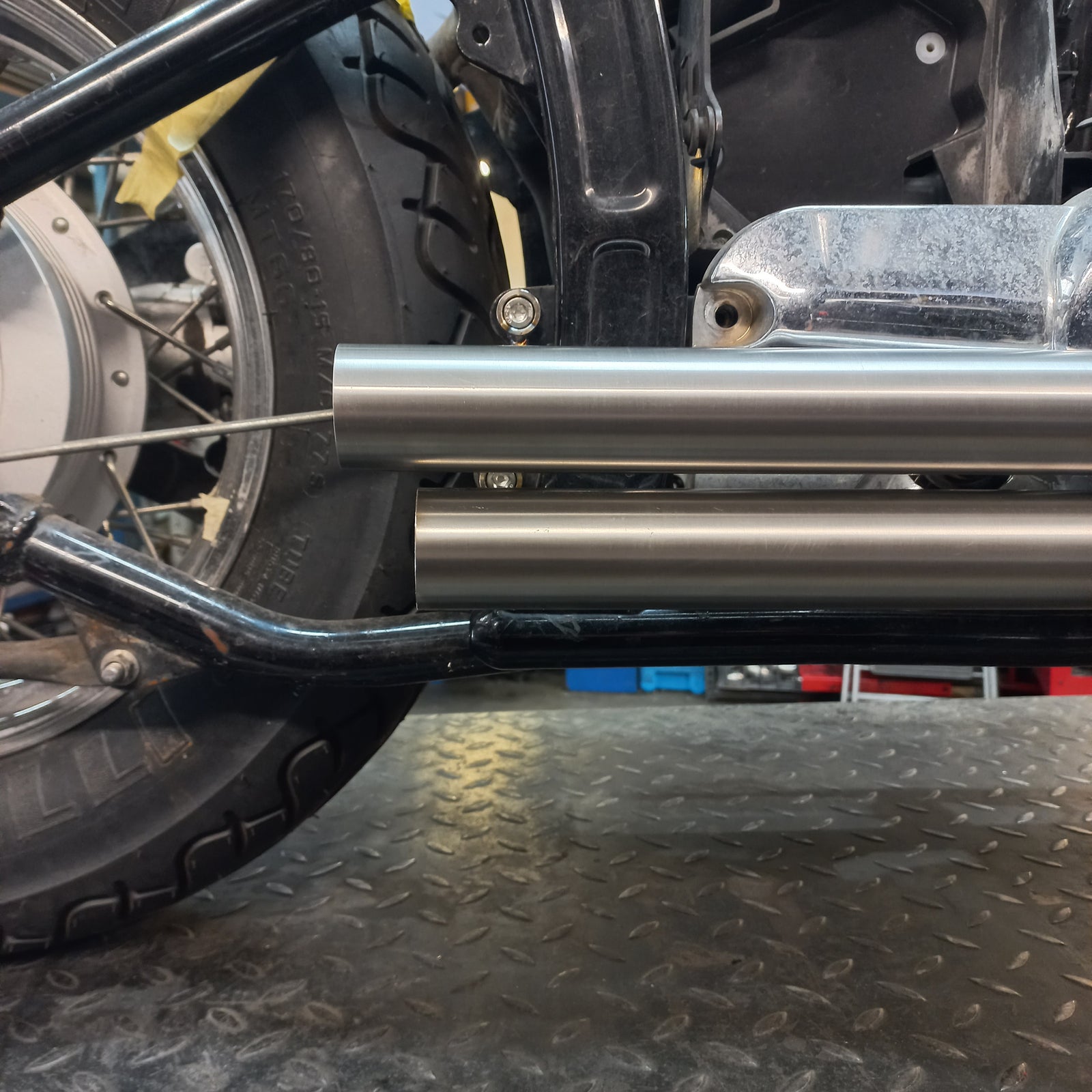 Yamaha XVS650 V-star - Stainless Exhaust "Short Shots"