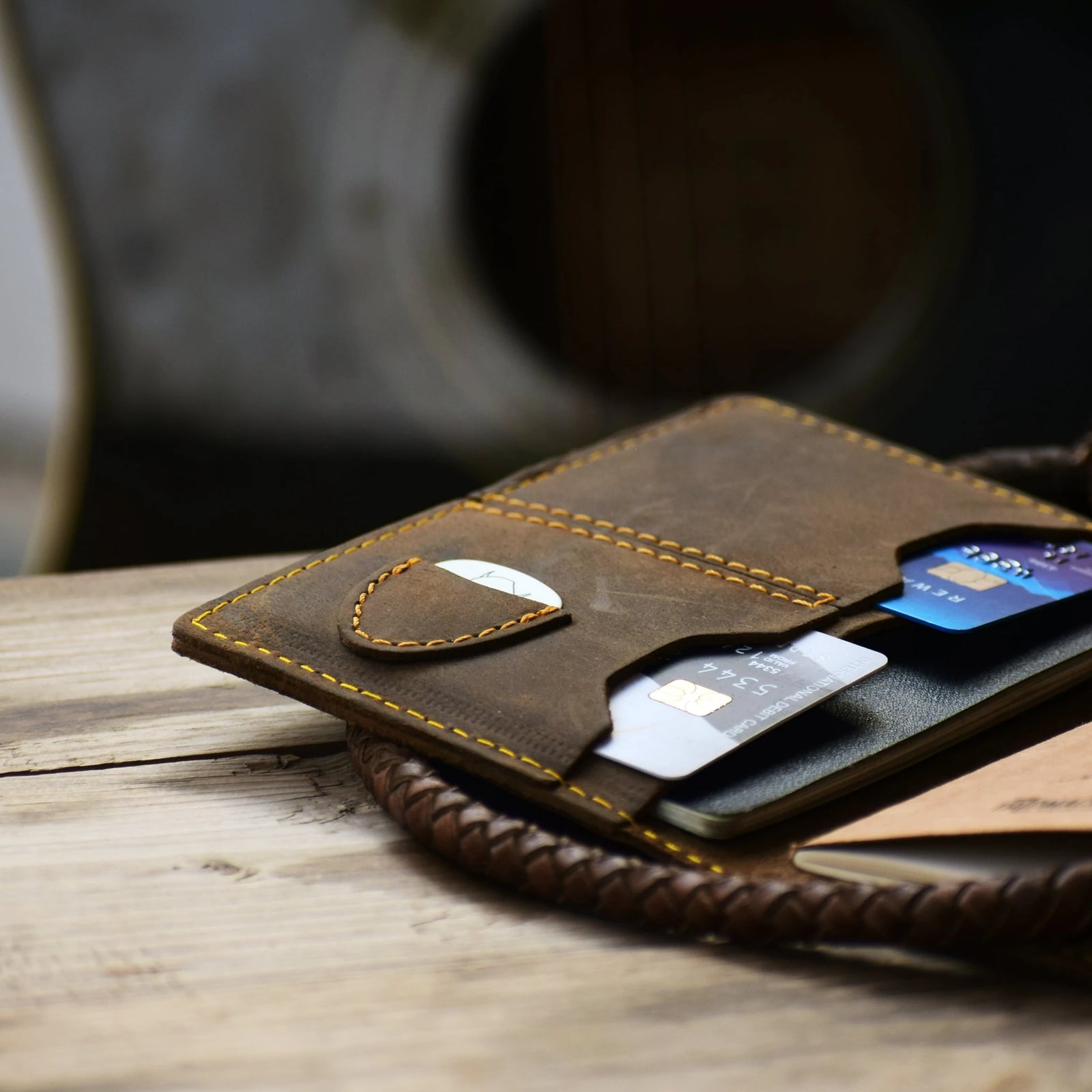 EXPLORER NOTEBOOK WALLET - BROWN