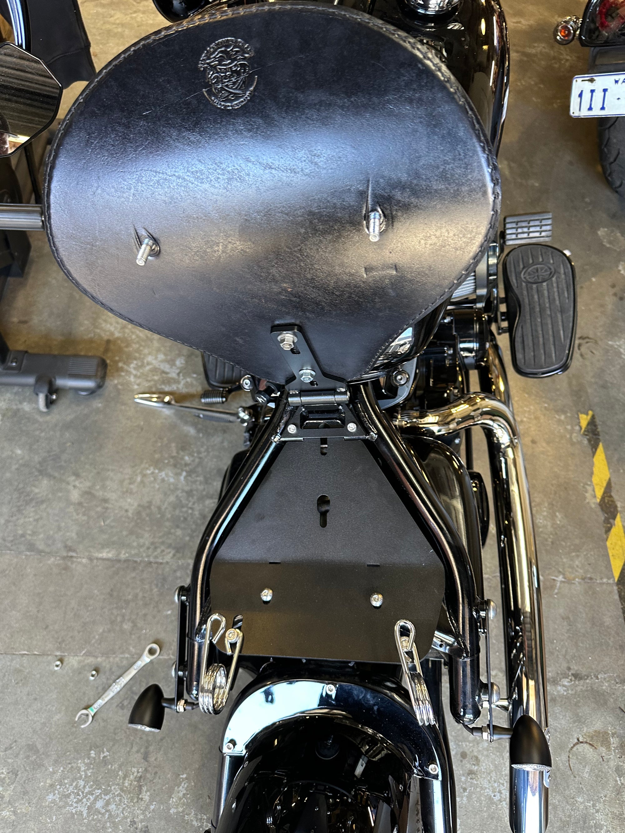 Yamaha XVS 650 V-star seat hinge