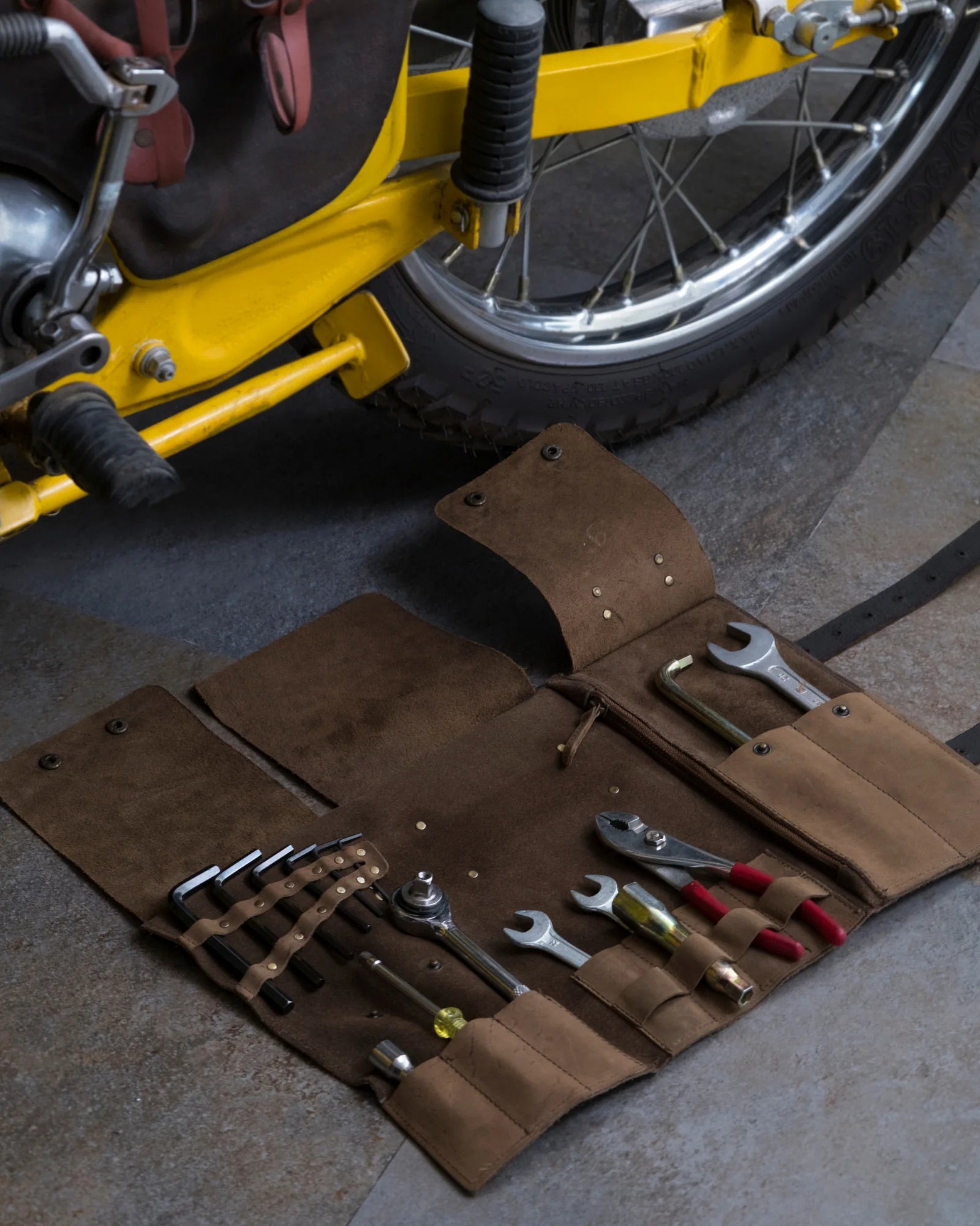 TRIP MACHINE TOOL ROLL