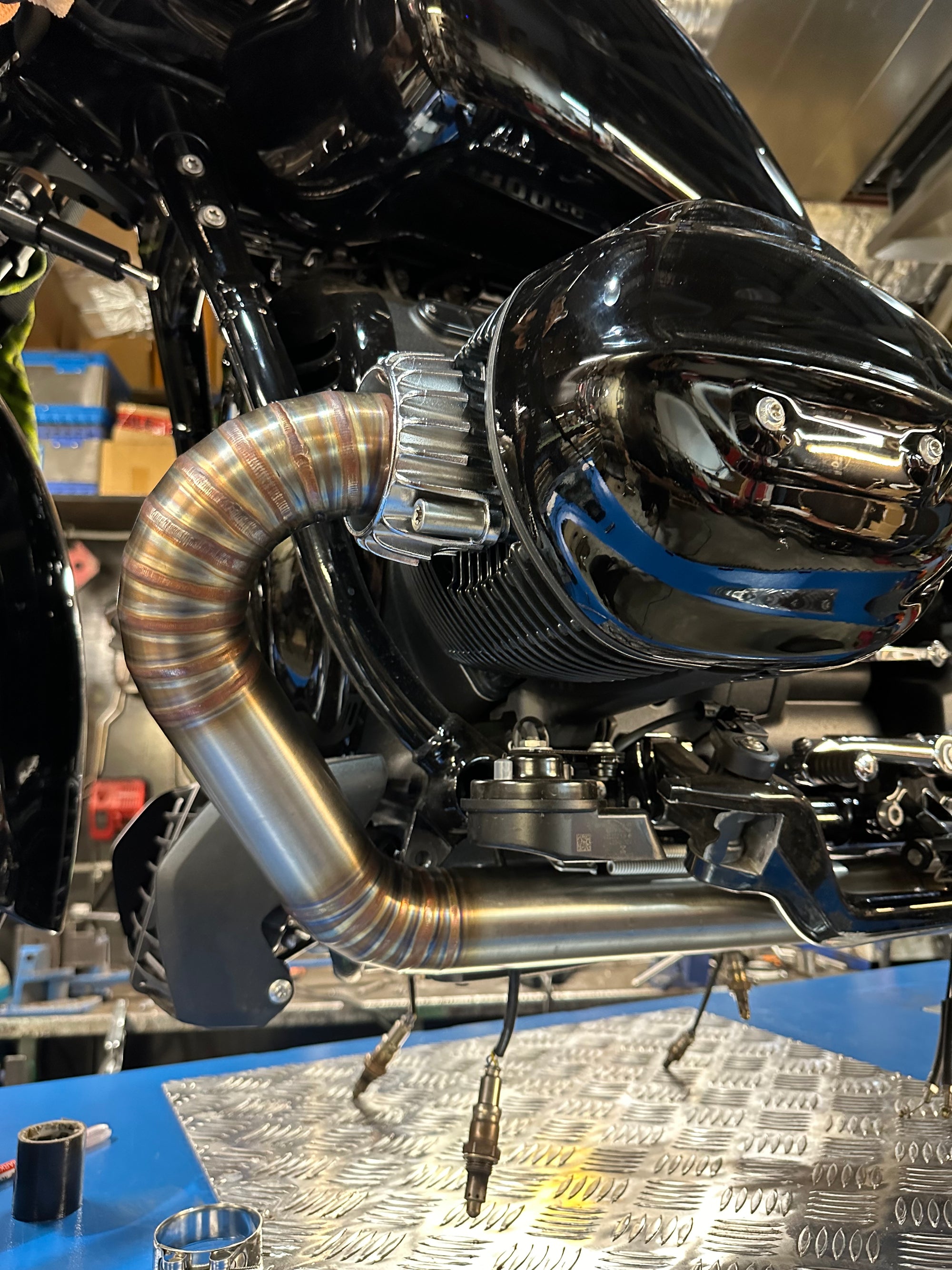 BMW R18 custom exhaust Transcontinental Bagger Roctane