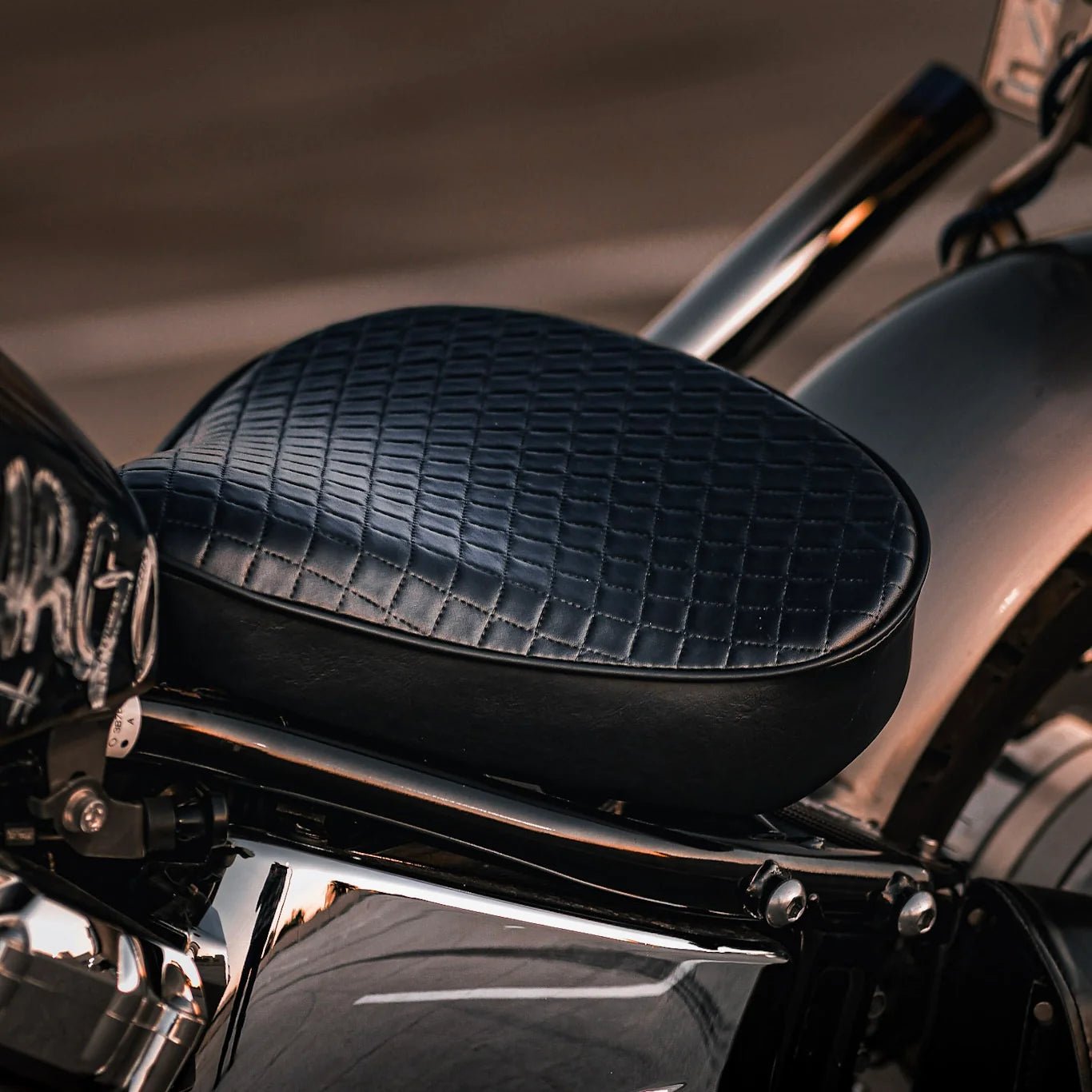 Custom Solo Seat Large | Black Diamond