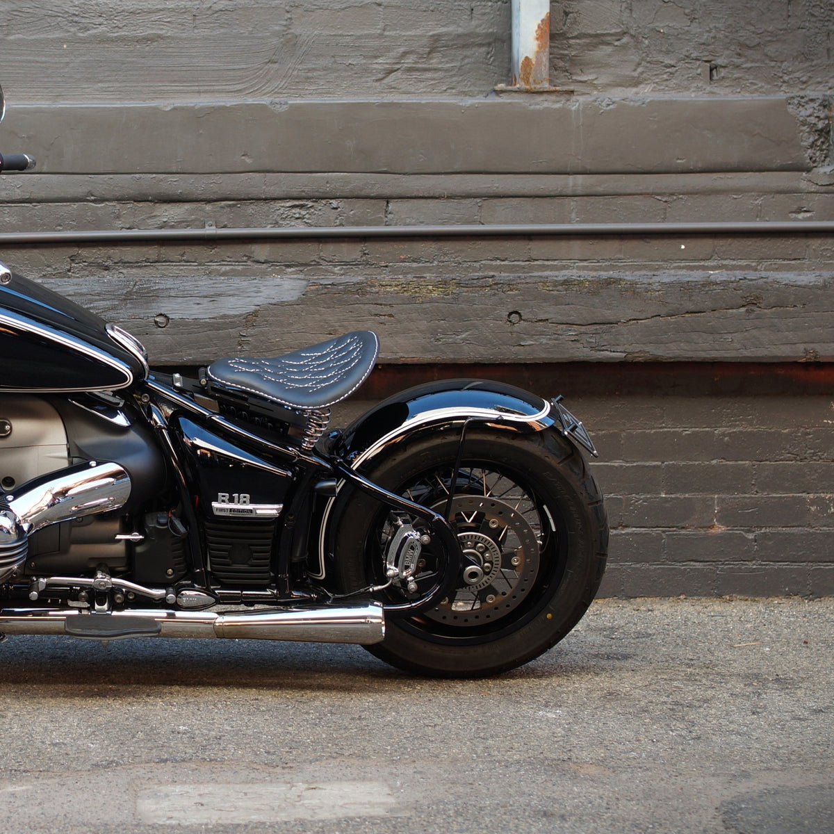 BMW R18 bobber kit spring seat rogue motorcycles