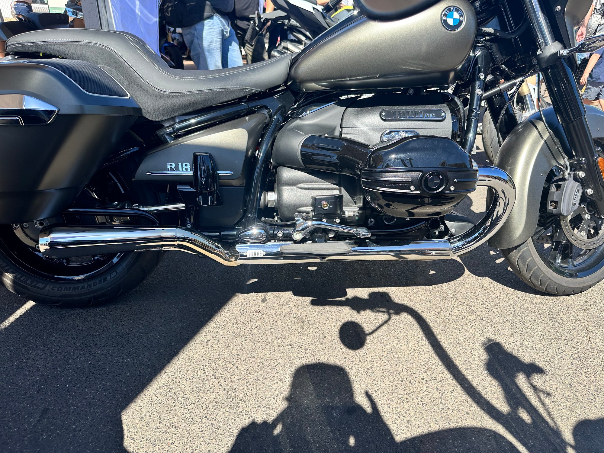 BMW R18 custom exhaust Transcontinental Bagger Roctane