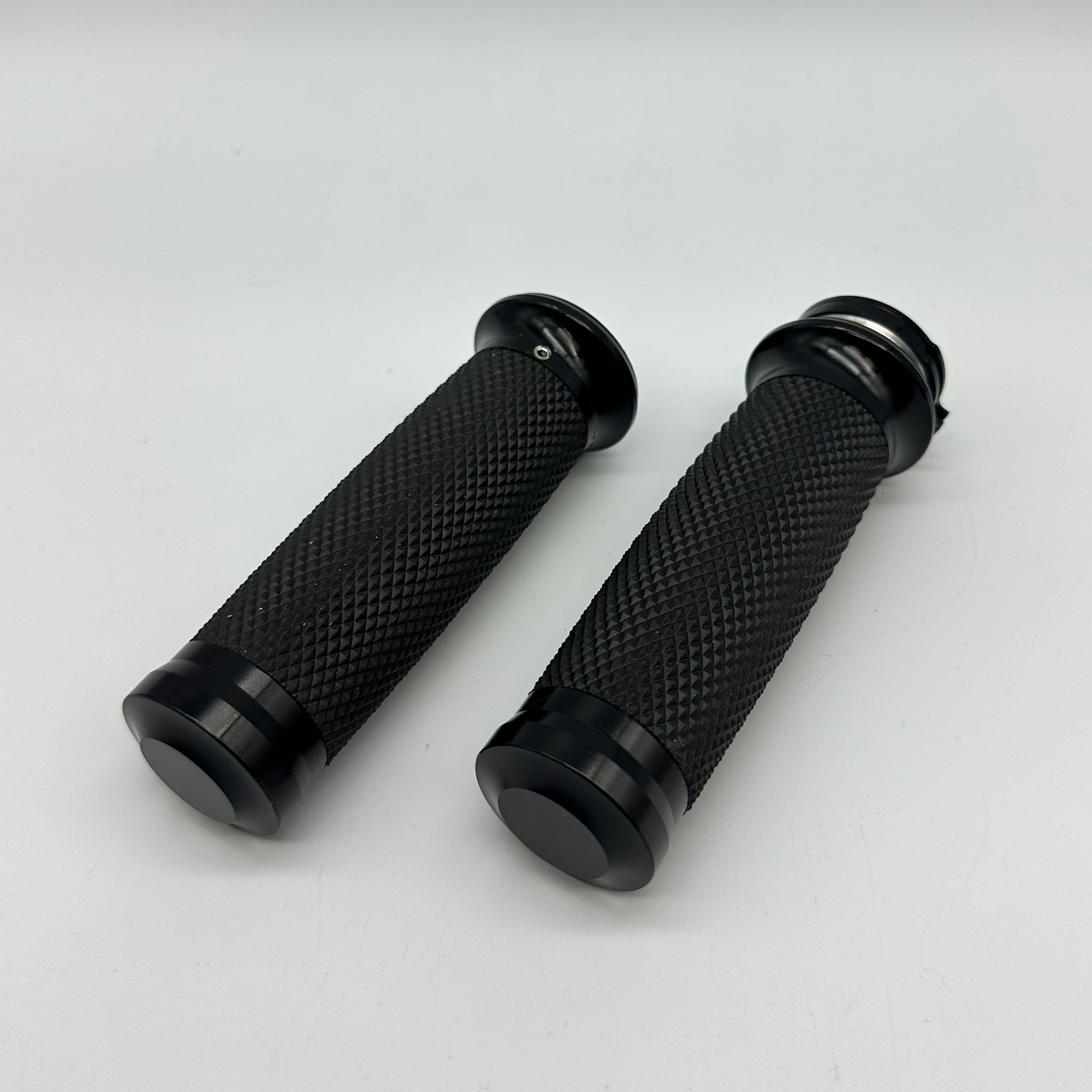 1" black anodised aluminium grips - knurled rubber