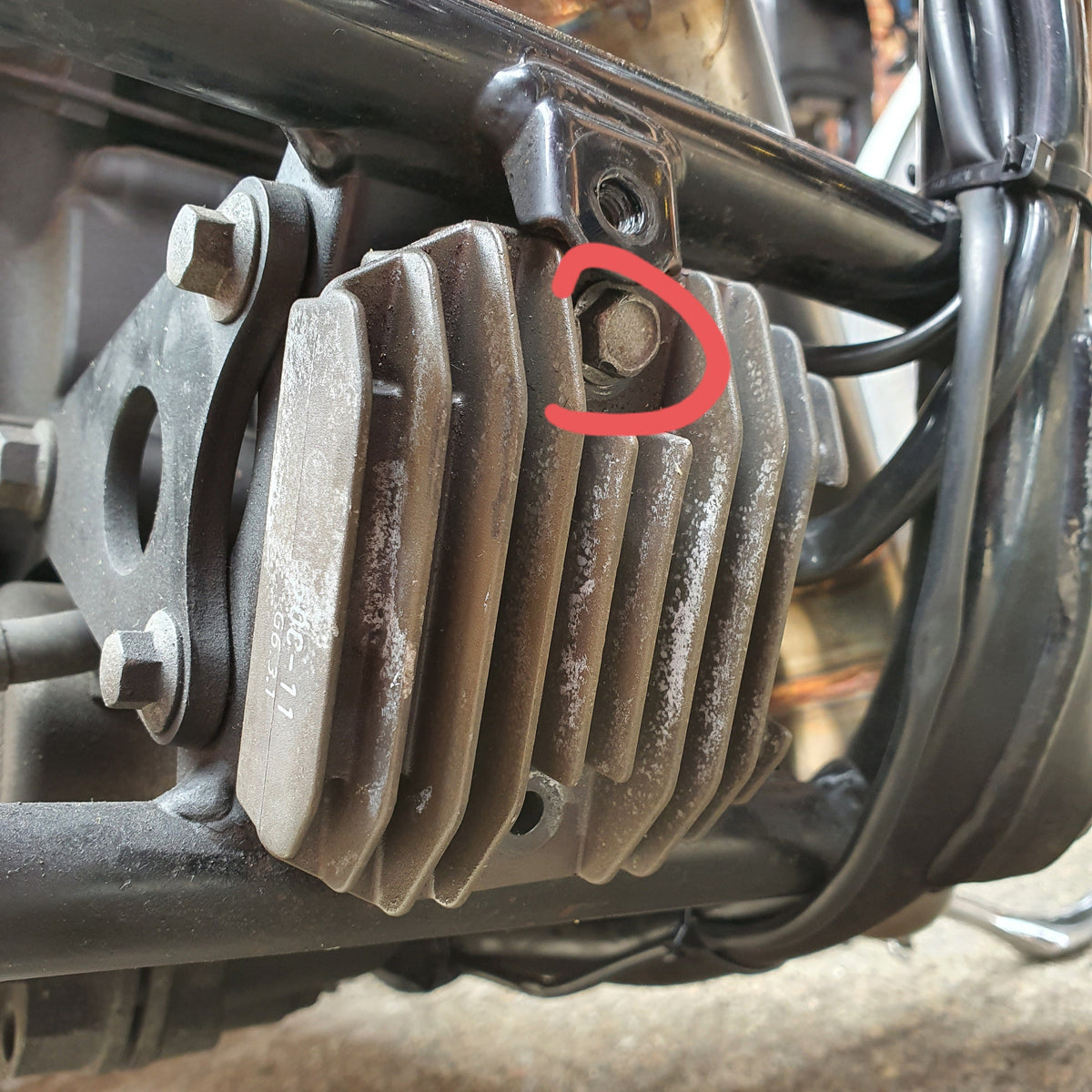 Yamaha XVS650 V-star - Stainless Exhaust "Short Shots"