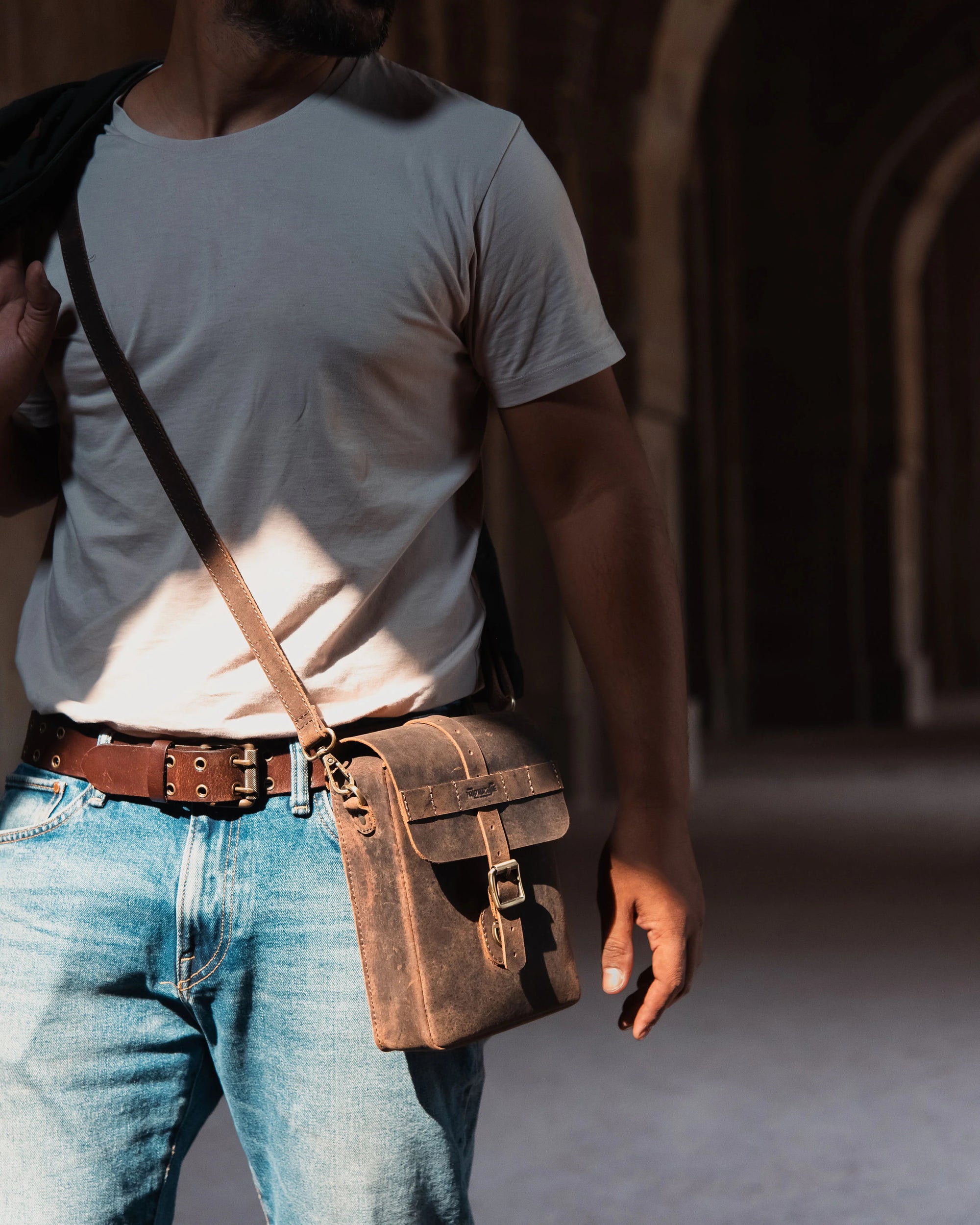 MOTO SLING BAG