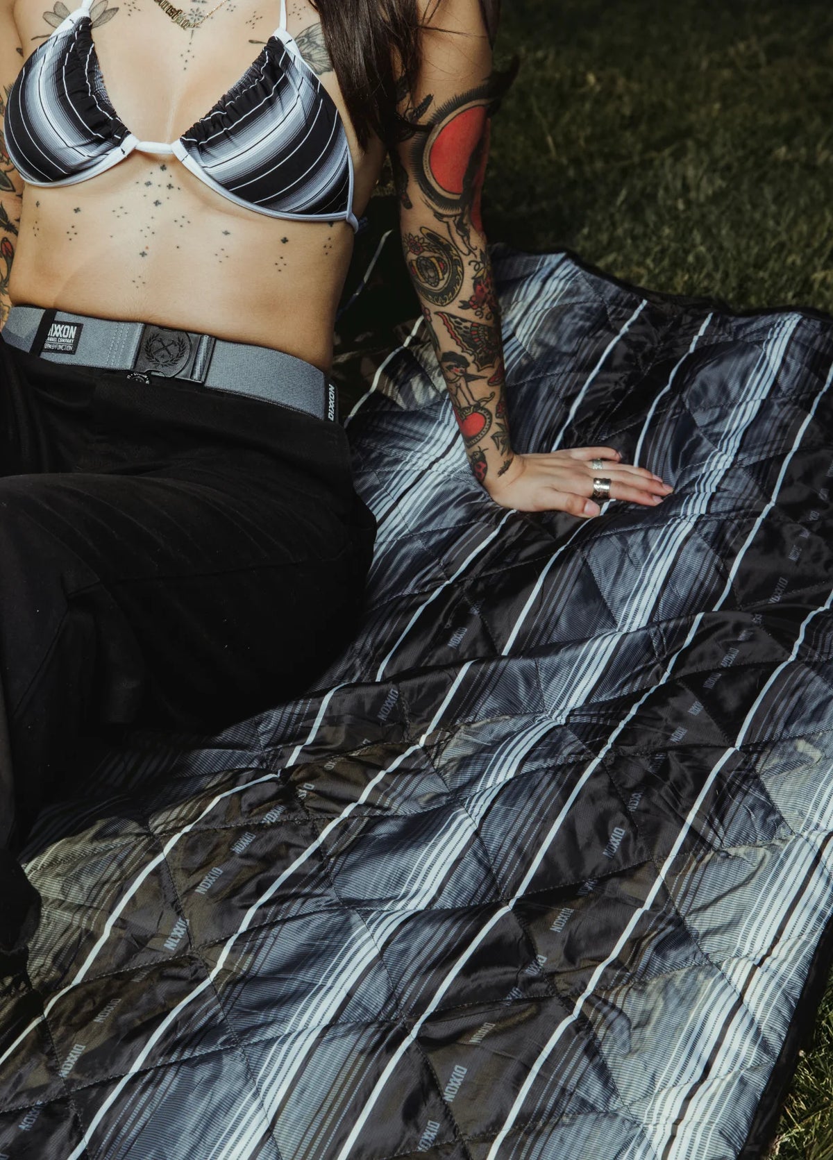 BLACK SERAPE ADVENTURE BLANKET