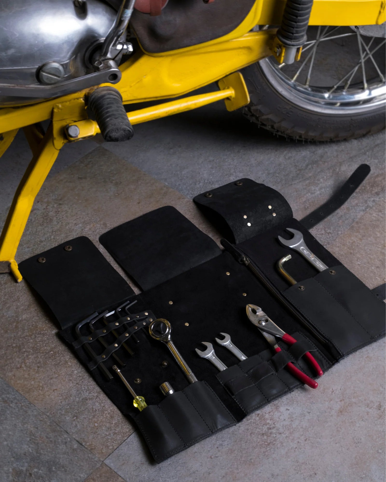 TRIP MACHINE TOOL ROLL