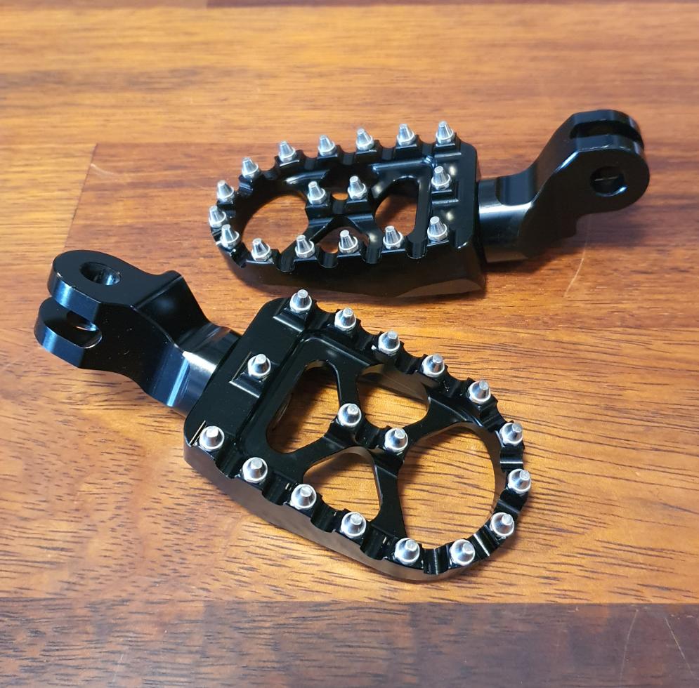 MX style Foot Pegs for Triumph