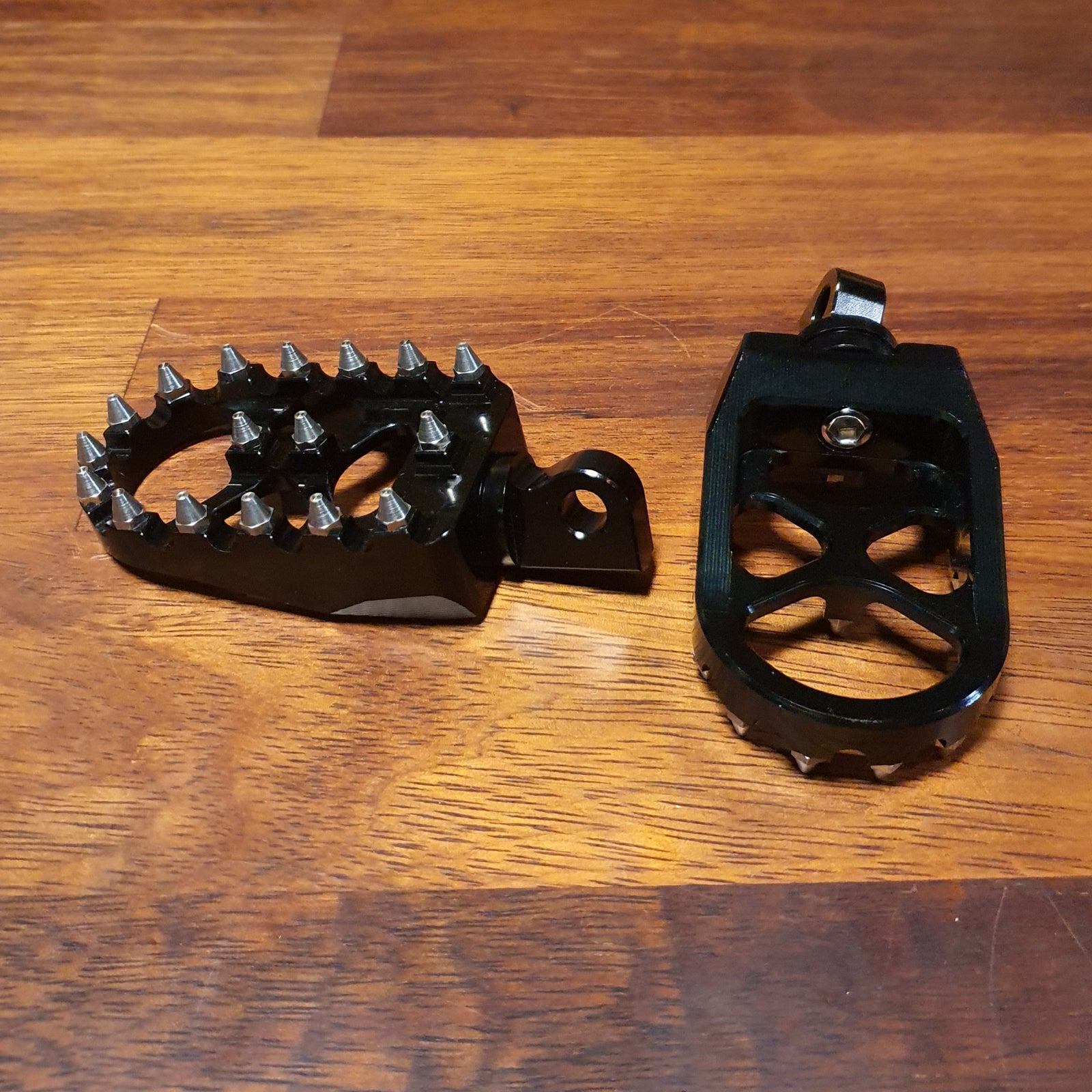 MX Style Front Foot Pegs for H-D