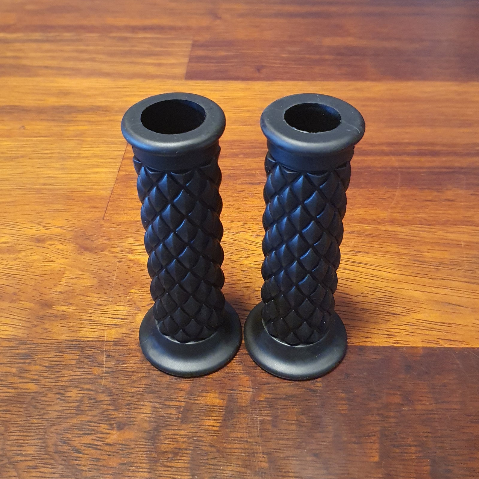 Rogue motorcycles perth australia cafe racer bobber tracker custom bike grips brown diamond black