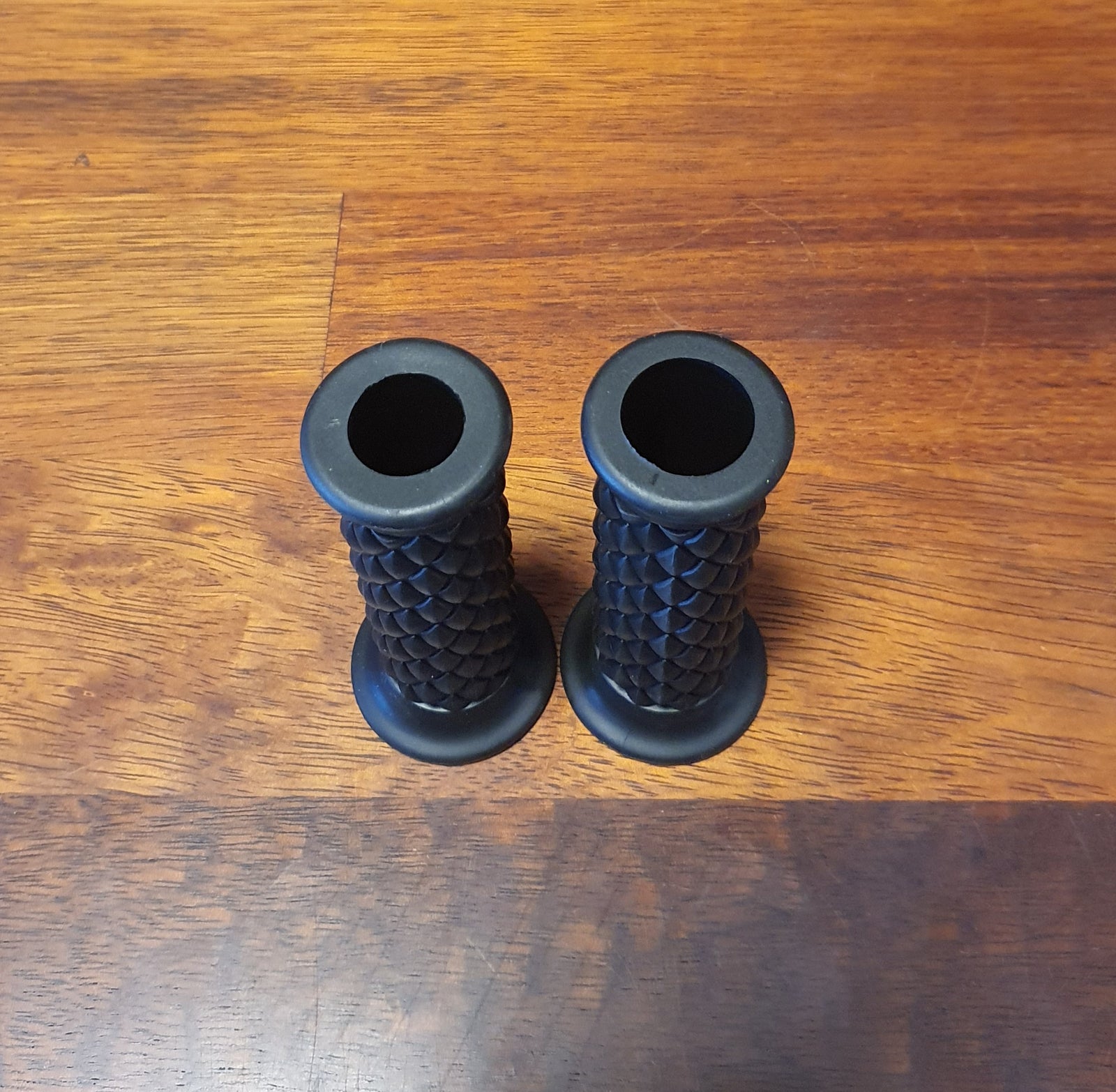 Rogue motorcycles perth australia cafe racer bobber tracker custom bike grips brown diamond black