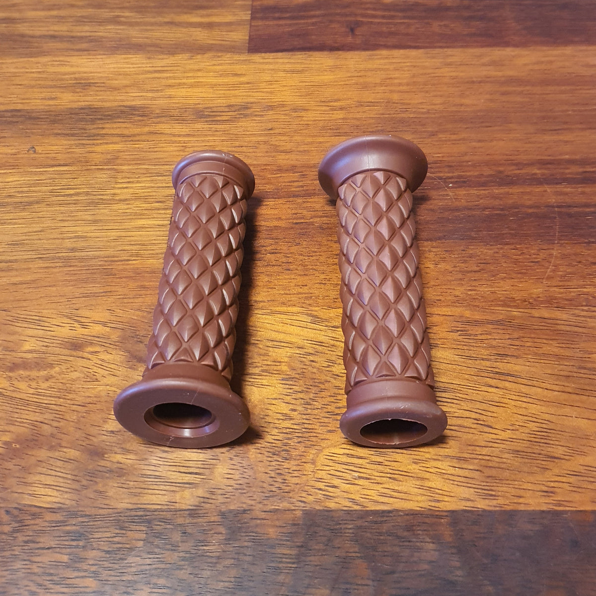 Rogue motorcycles perth australia cafe racer bobber tracker custom bike grips brown diamond black