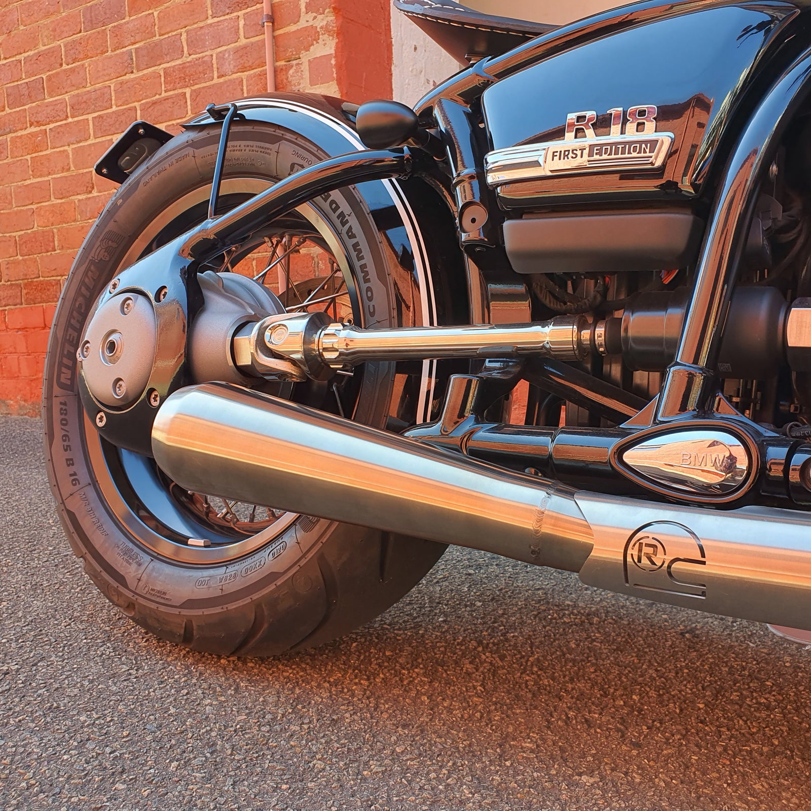 BMW R18 custom exhaust