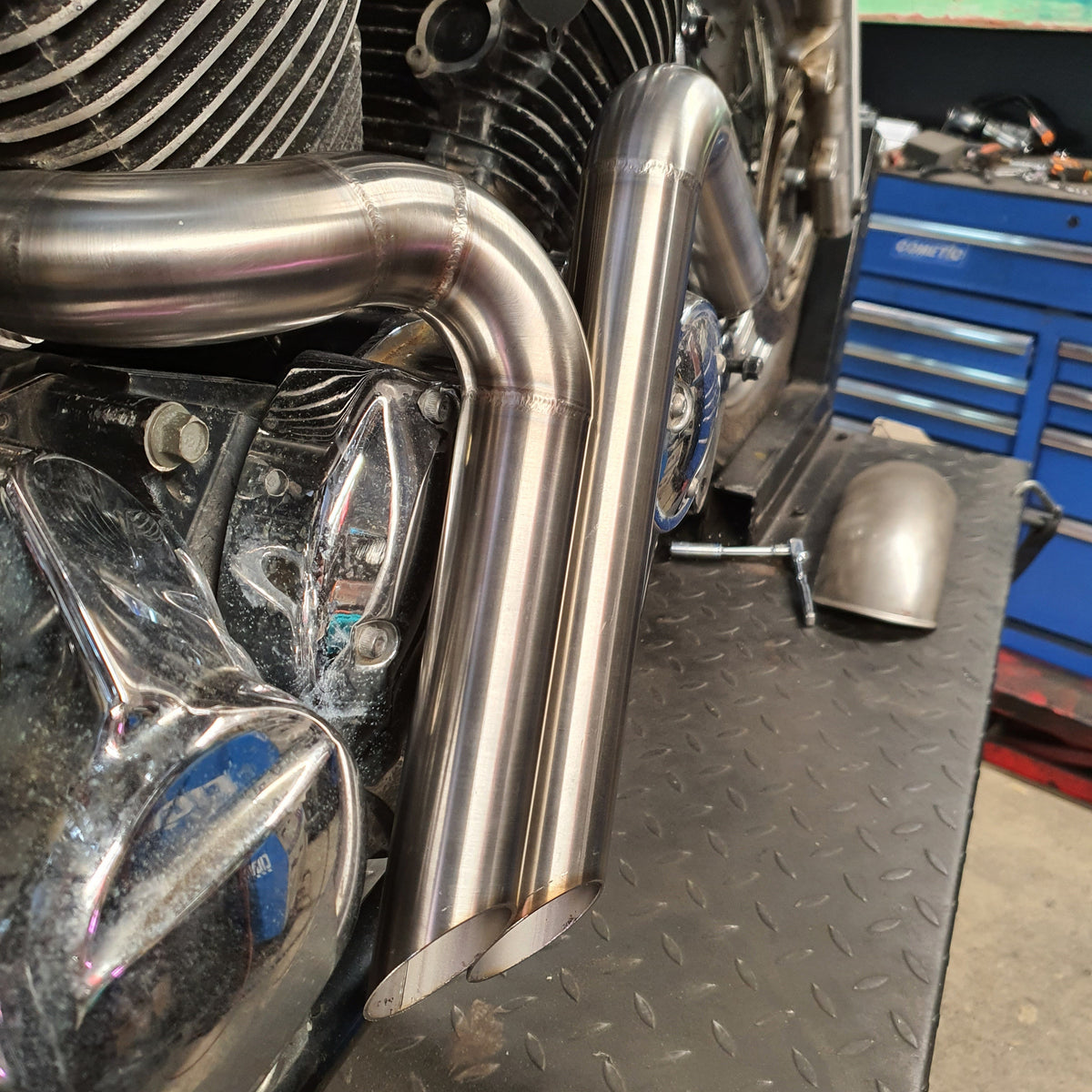 Yamaha XVS650 V-star - Stainless Exhaust "Short Bob"