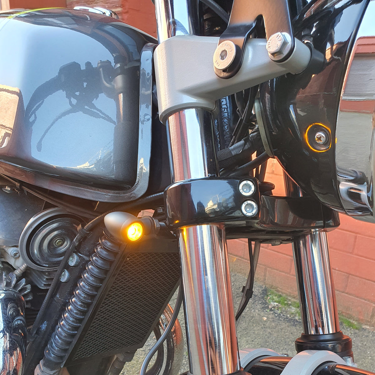 Royal Enfield 650 Interceptor Continental front indicator bracket