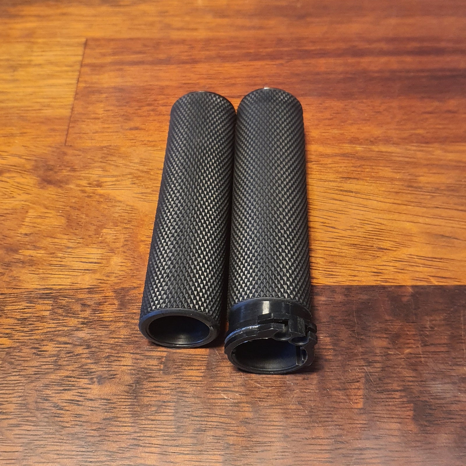 1" Rubber knurled grips for Harley