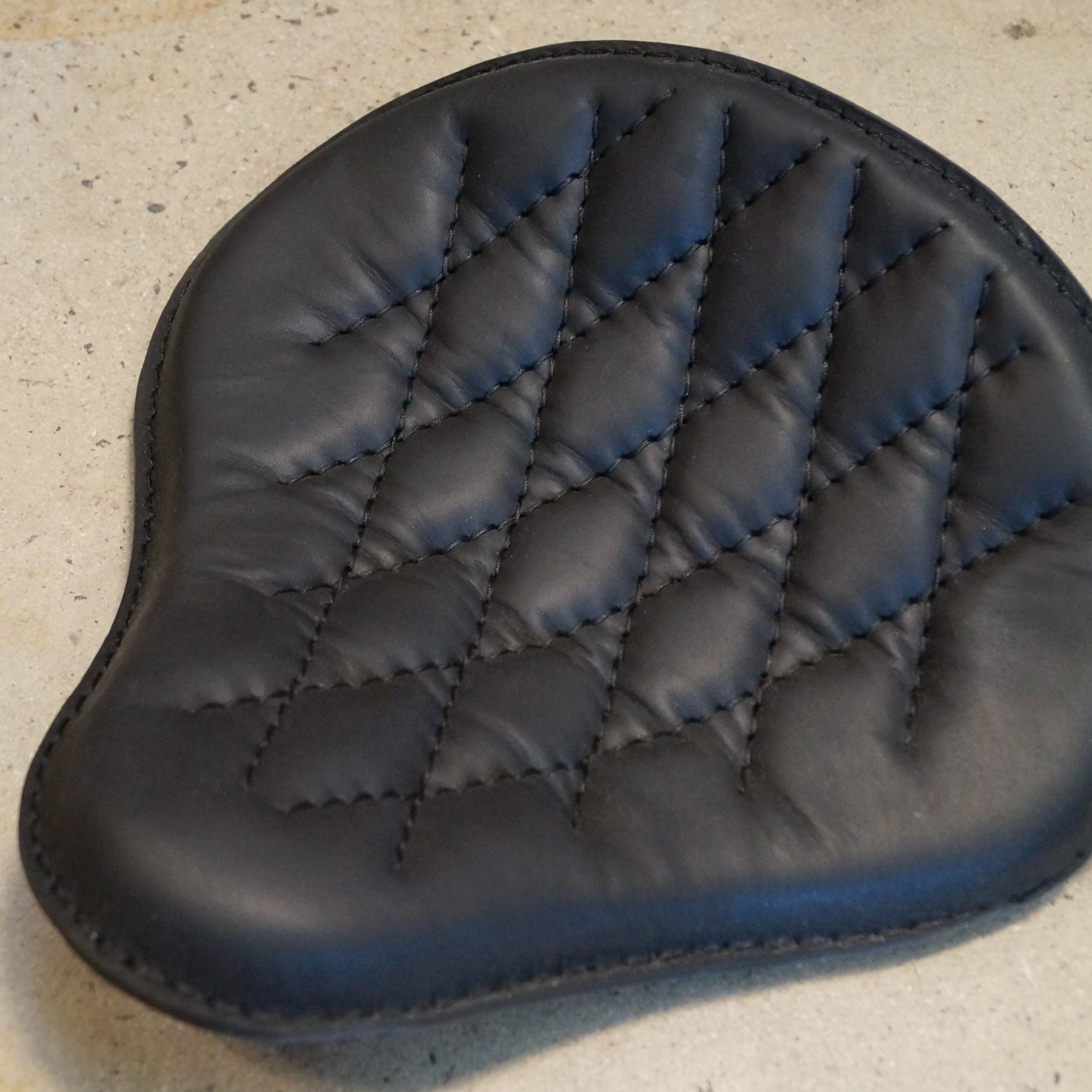 Bobber Seat Alex Leather Rogue Motorcycles