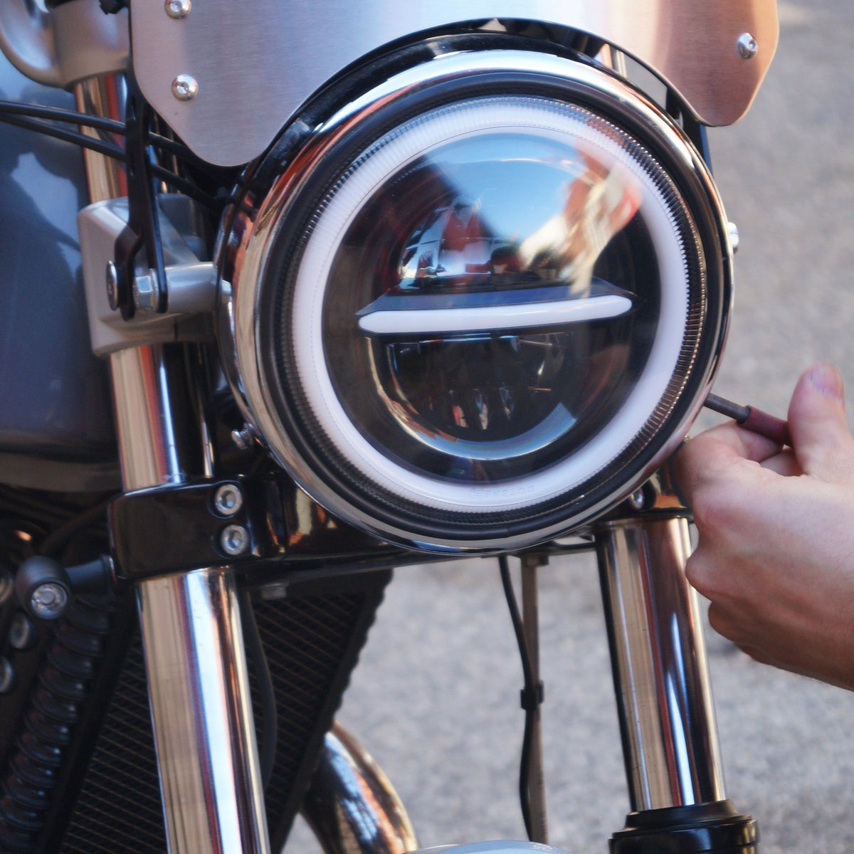 Rogue motorcycles 7&quot; led headlight daytime daymaker h4 custom cafe racer tracker perth australia royal enfield 650
