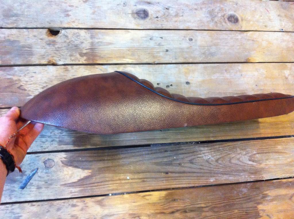 TUCK N' ROLL CAFE RACER SEAT BROWN 98